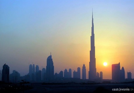 dubaj pri východe slnka